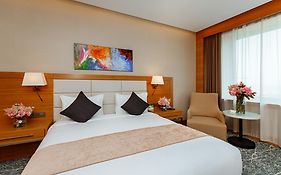 هوليداي إن باكو